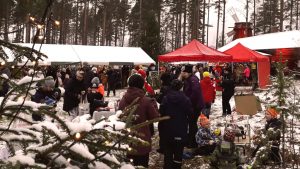 Joulunavauksen tori on käynnissä torpparimuseolla