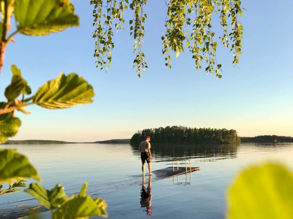 Koskenselka Holiday Village has 3 lakeside saunas.