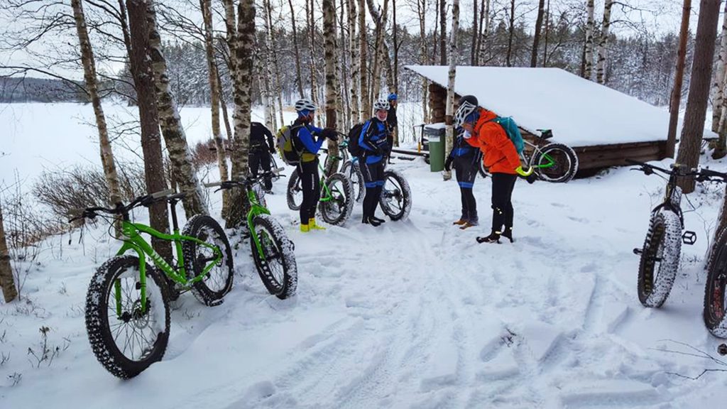 Winter biking to Pitkäjärvi shelter.
