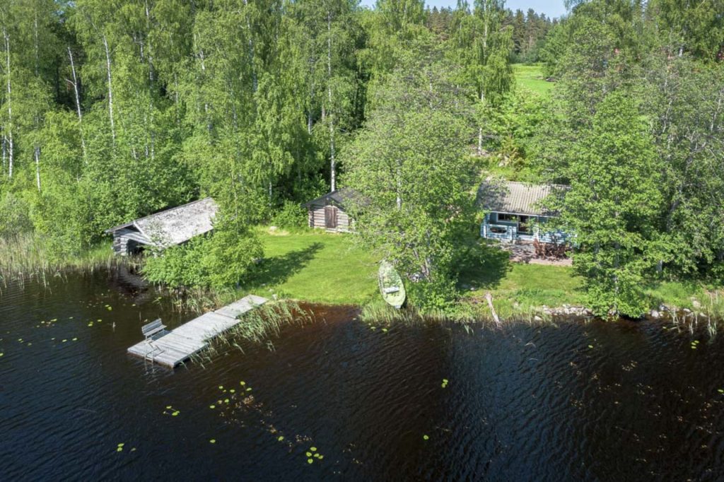 Every cottage is situated by a clean lake and has a private beach
