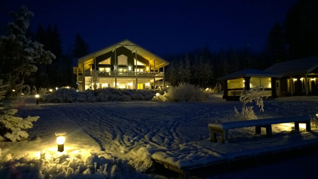 Villa Keidas talvi-iltana. Villa Keidas in winter evening.