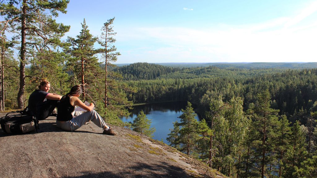 Taukopaikka kalliolla Mäntyharjulta Repoveden kansallispuisto