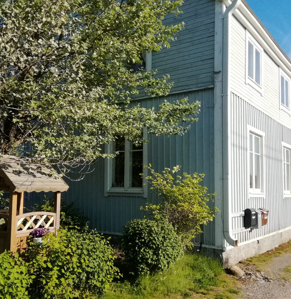 Peaceful lodging by the white poplar