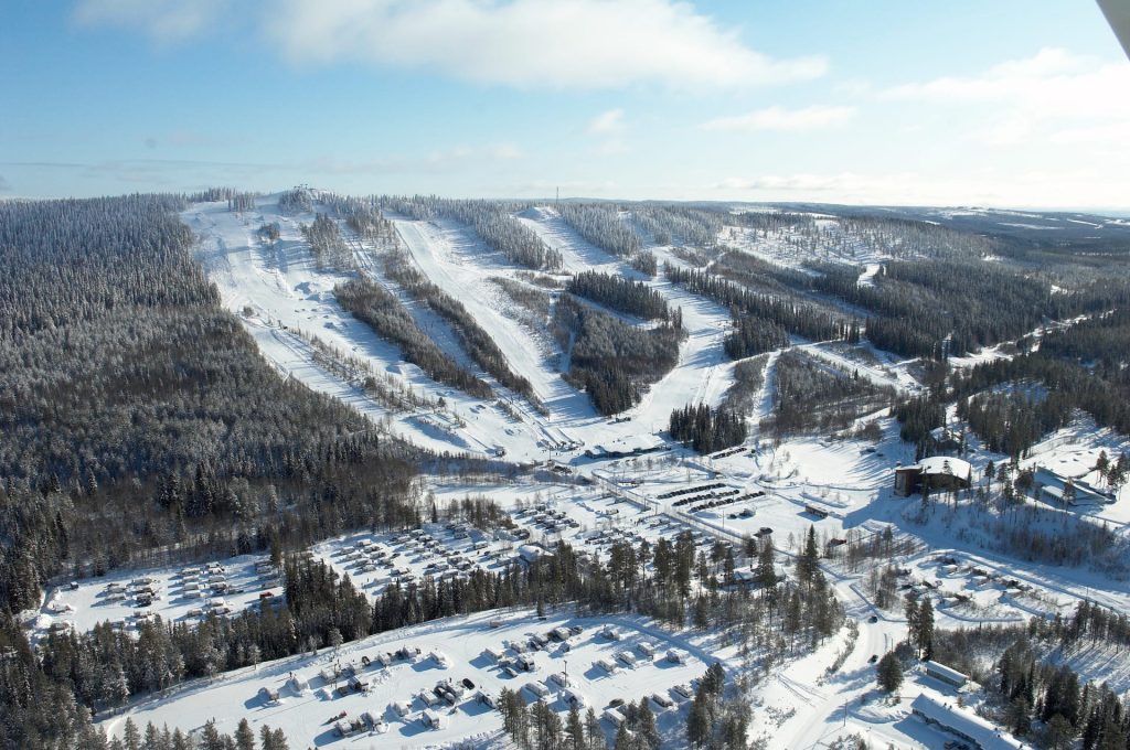 Ski slopes airview Laskettelurinteet ilmakuva