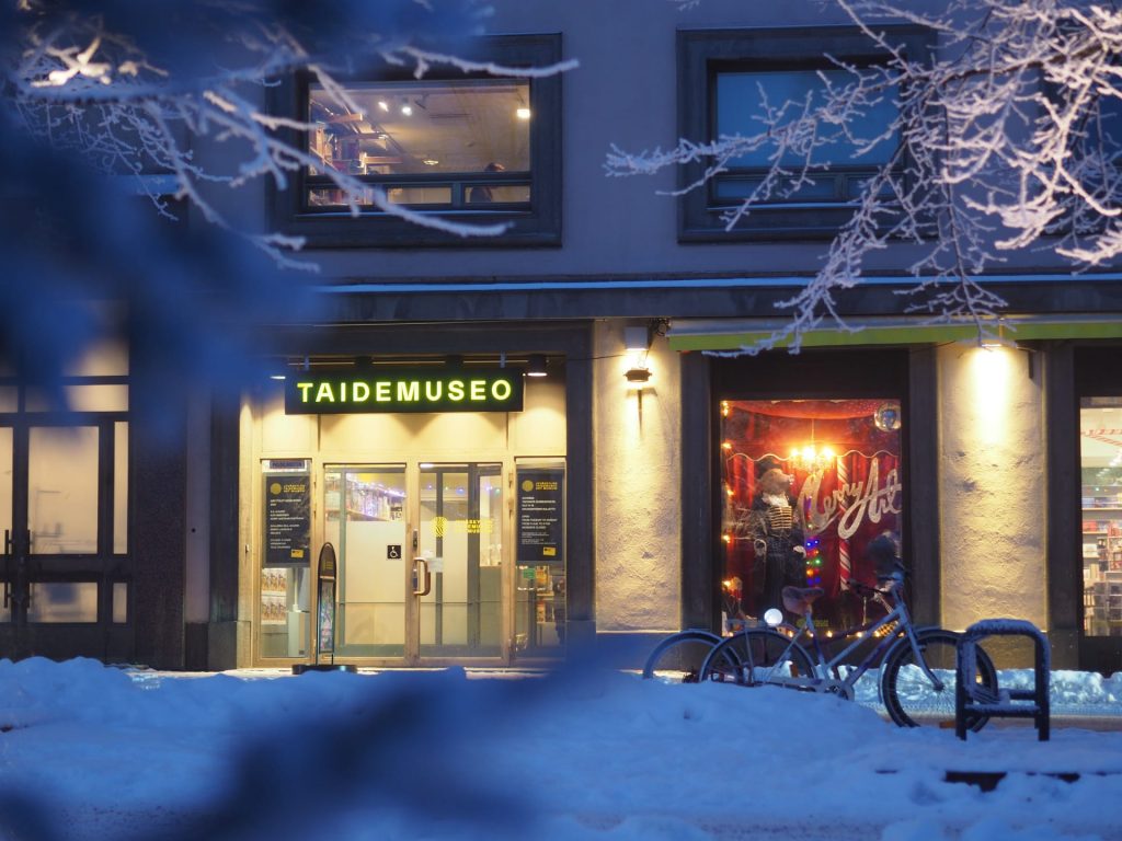 Jyväskylän taidemuseo sijaitsee Kauppakadun varrella Jyväskylässä. Jyväskylä Art Museum is located in Kauppakatu