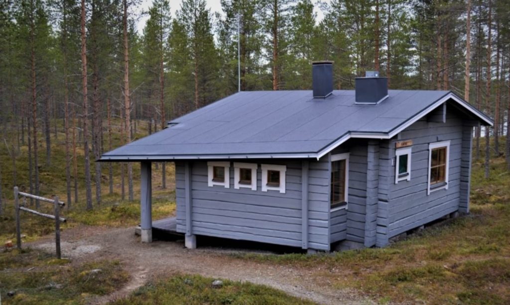 Karhunkainalo mökki ulkoa katsottuna