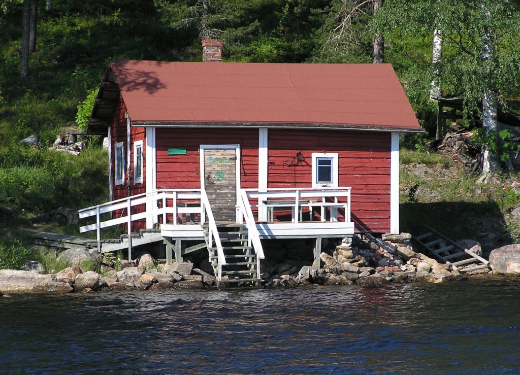 Turjanlinnan rantasauna sijaitsee Kiantajärven rannassa