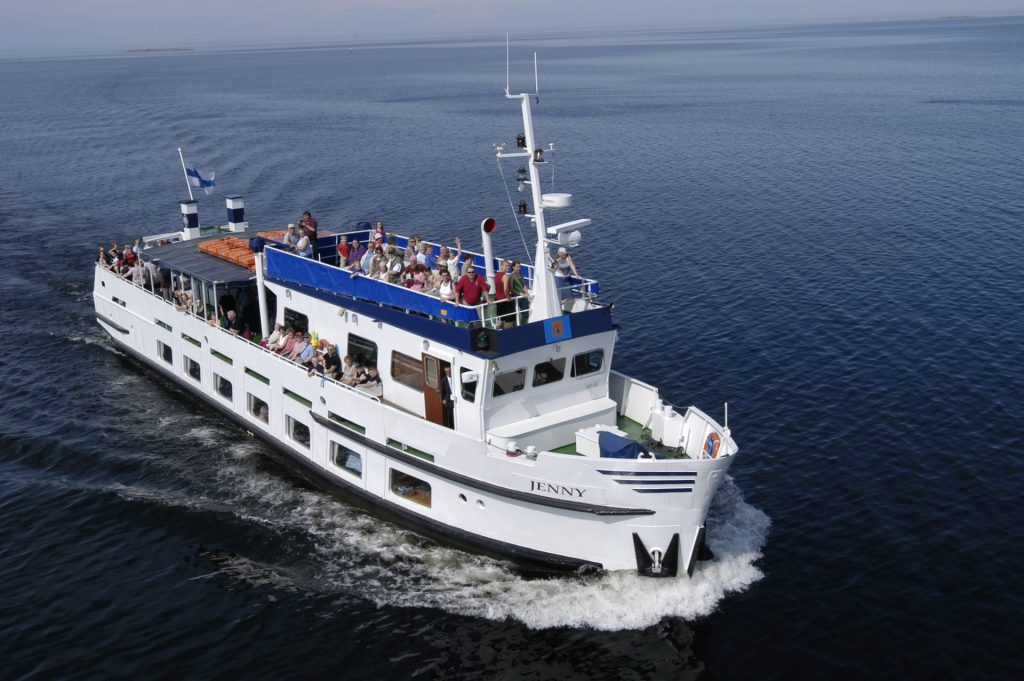 M/S Jenny liikennöi Tankarin majakkasaarelle läpi koko kesän.